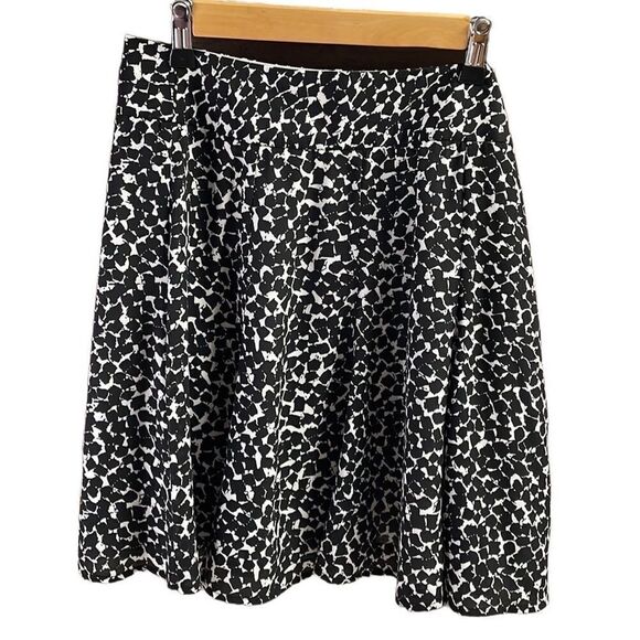 Nue Options Women Black and White With Line Flare Zip Side Skirt Size 10 Petite - Picture 1 of 7